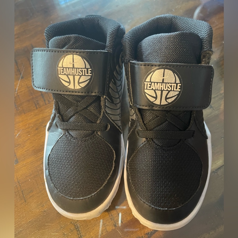 Nike unisex-child Team Hustle D sz 10c